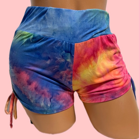 Buttery Soft Shorts & Crop Top - Picture 8 of 12